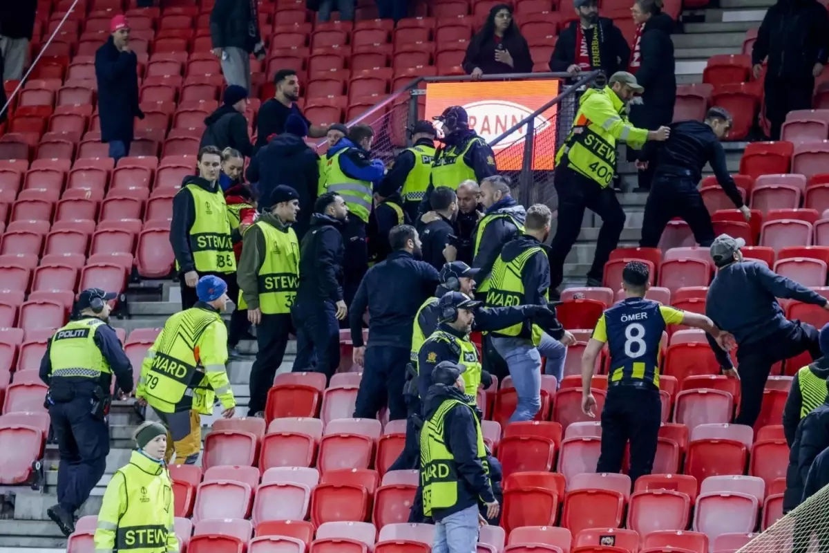 Brann-Fenerbahçe maçının sonunda polisten Türk taraftarlara şiddet
