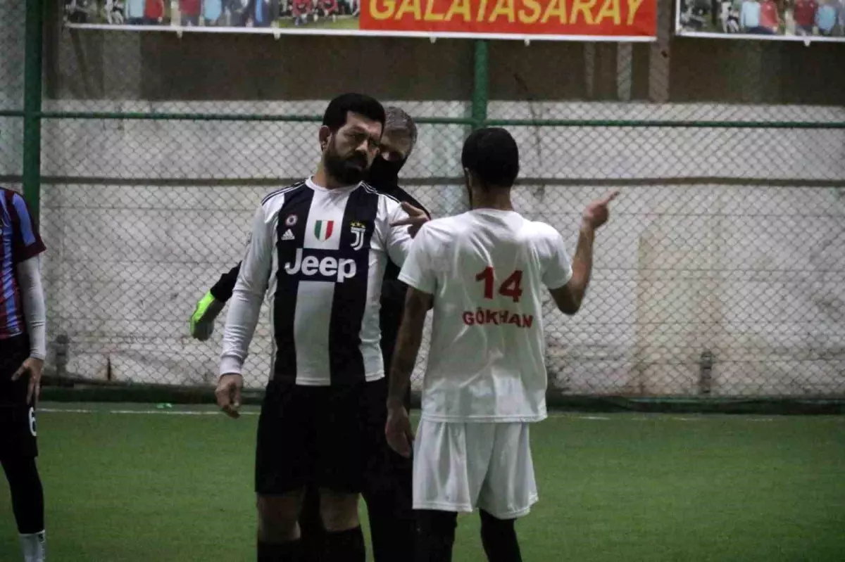 İşitme Engelliler Halı Sahada İşaret Diliyle Anlaşıyor