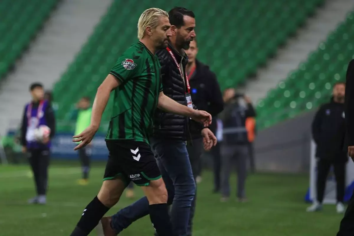 Bu sezon 3 kez kırmızı kart gören Caner Erkin neredeyse bir devreyi cezası nedeniyle kaçırdı