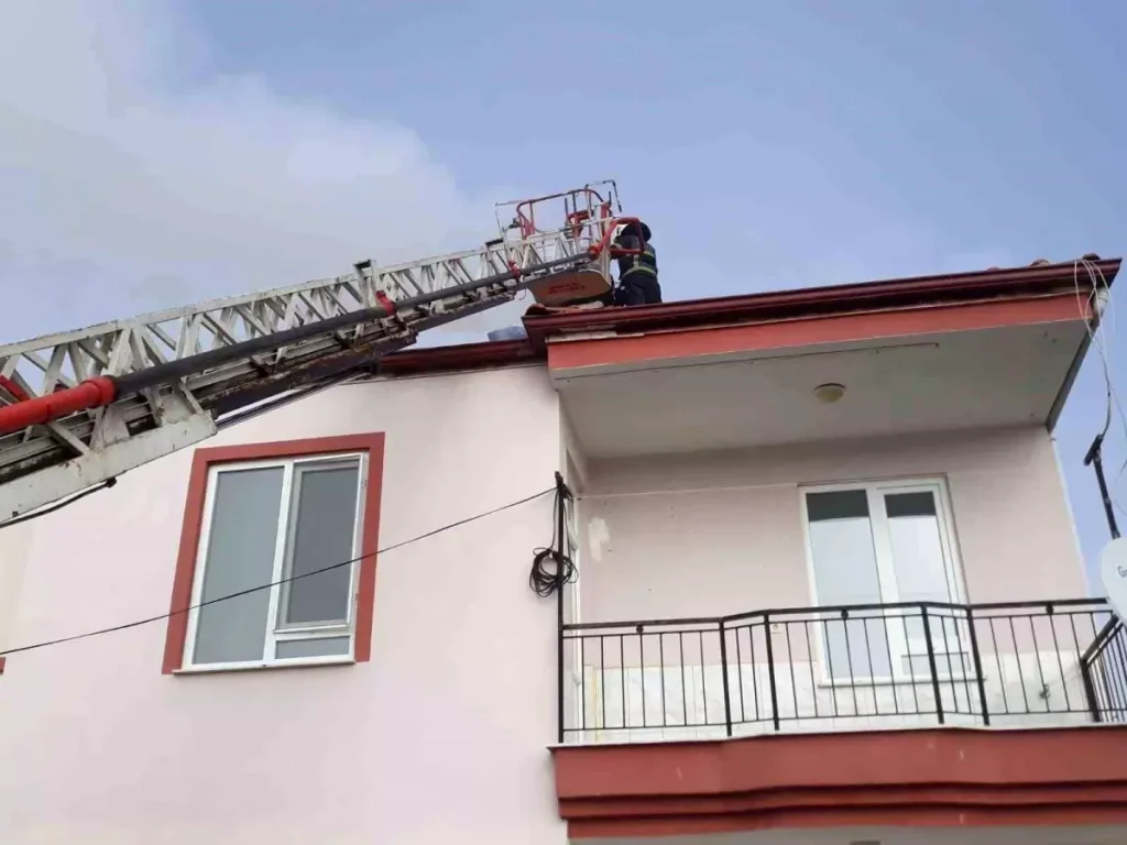 Bucak’ta Bacada Çıkan Yangın Hızlıca Söndürüldü