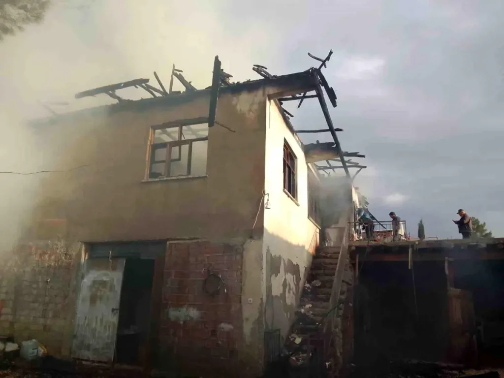 Burdur Kemer’de Ev Yangını Hızla Söndürüldü, Maddi Zarar Büyüklüğü Açıklandı