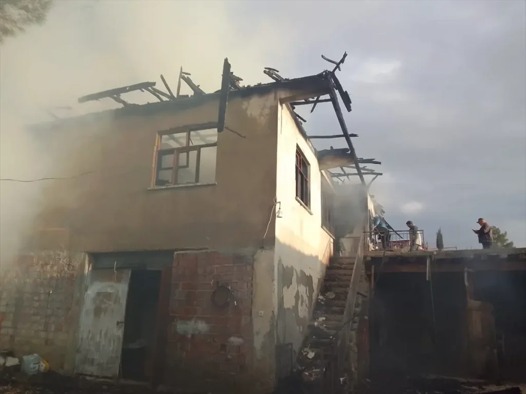 Burdur Kemer’de Şok Edici Ev Yangını: İtfaiye Hızlı Müdahale Etti!