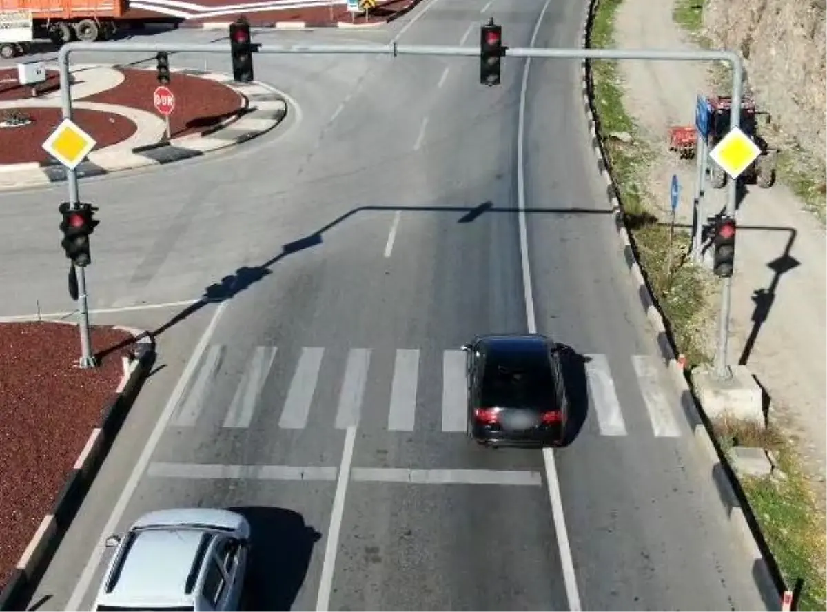 Burdur’da Dron Destekli Trafik Denetimi: 10 Araç ve Sürücüye Kesilen Cezalar