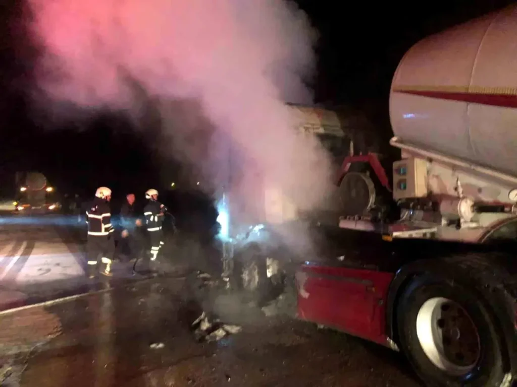 Burdur’da Tır Yangını: Araç Kullanılmaz Hale Geldi