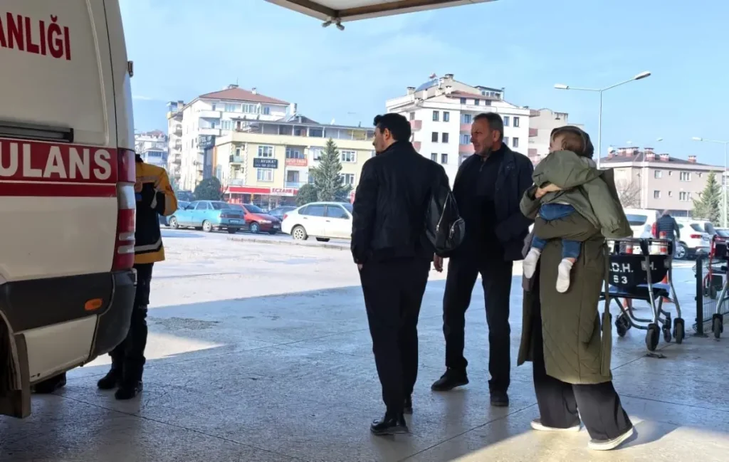 Bebek Fıstık Yutunca Akciğerine Kaçtı, Acil Serviste Büyük Mücadele