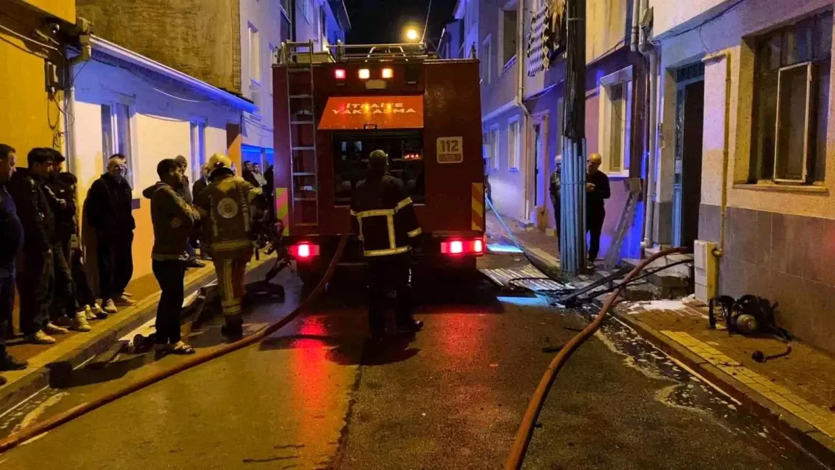 İnegöl’de 2 Katlı Binanın Çatısında Yangın