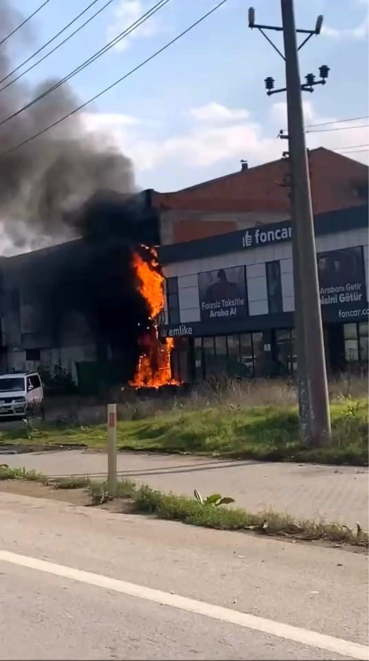 İnegöl’de Yangın: 2 İş Yeri Hasar Gördü