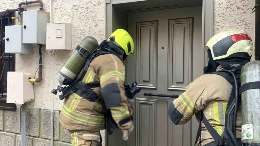 Bursa’da Akvaryum Yangını: Mudanya’da Hızlı İtfaiye Müdahalesi ve Balık Kurtarma Operasyonu