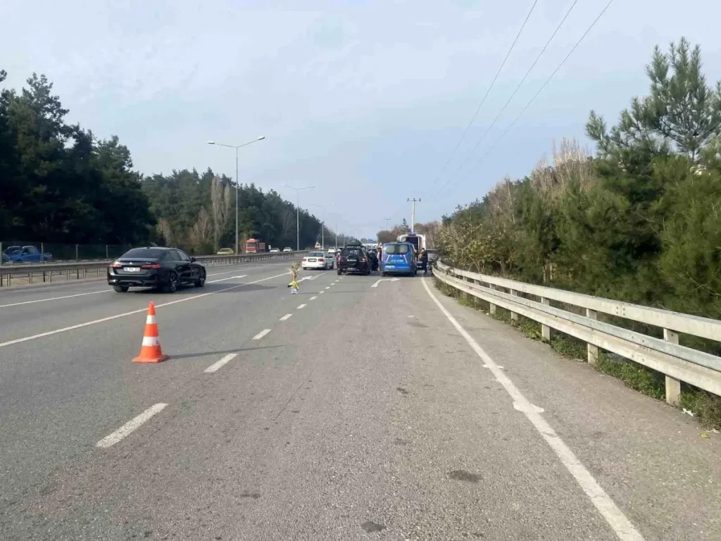 Bursa‑Mudanya Yolunda Şok Kaza: Otomobil Bisikletliyi 15 Metre Sürükledi, 1 Yaralı