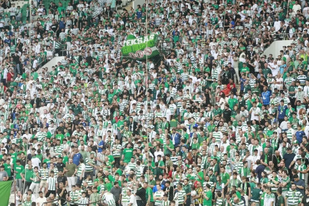 Bursaspor durmuyor! Bu kez Fenerbahçe’nin eski yıldızına imza attırdılar