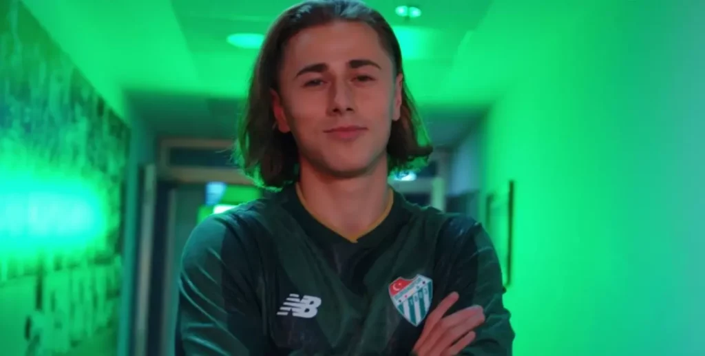 Bursaspor, Iğdır FK’dan 23 Yaşındaki Orta Saha Oyuncusu Eyüp Akcan’ı Kiraladı