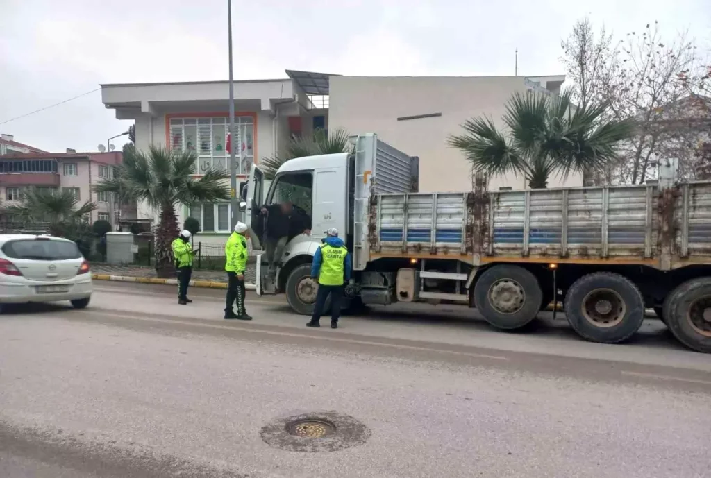 Büyükşehir’den Ağır Tonajlı Araç Denetimi: Altıeylül’te Güvenli Ulaşım İçin Sıkı Kontroller