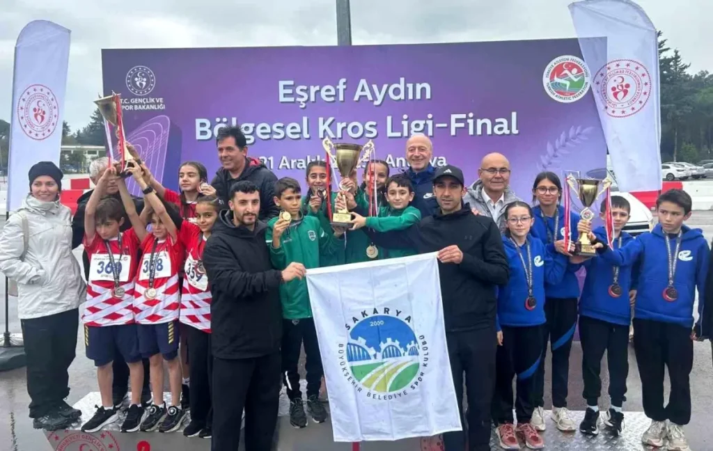 Sakarya Büyükşehir Atletizmi Antalya’da U12 Kros Ligi’nde Türkiye Şampiyonu!