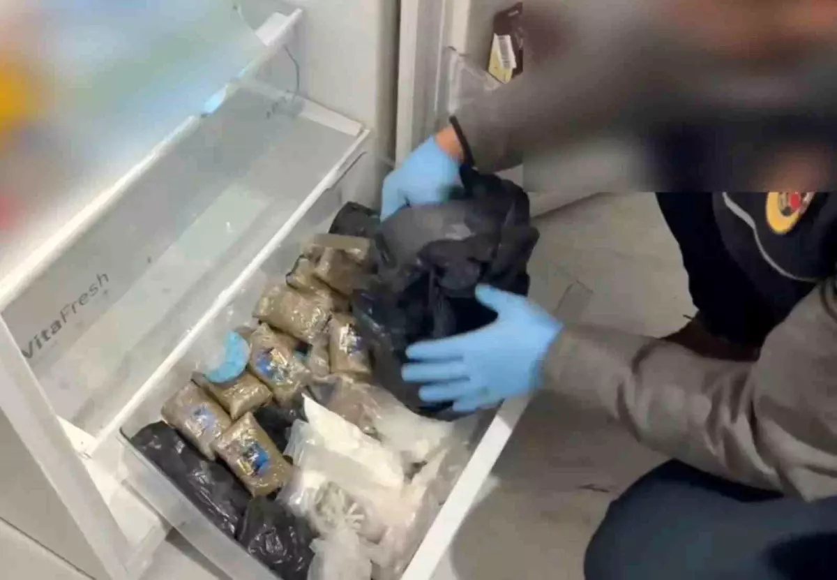 Aksaray’da Uyuşturucu Operasyonu: Yüksek Miktarda Kokain, Esrar ve Tabanca Ele Geçirildi