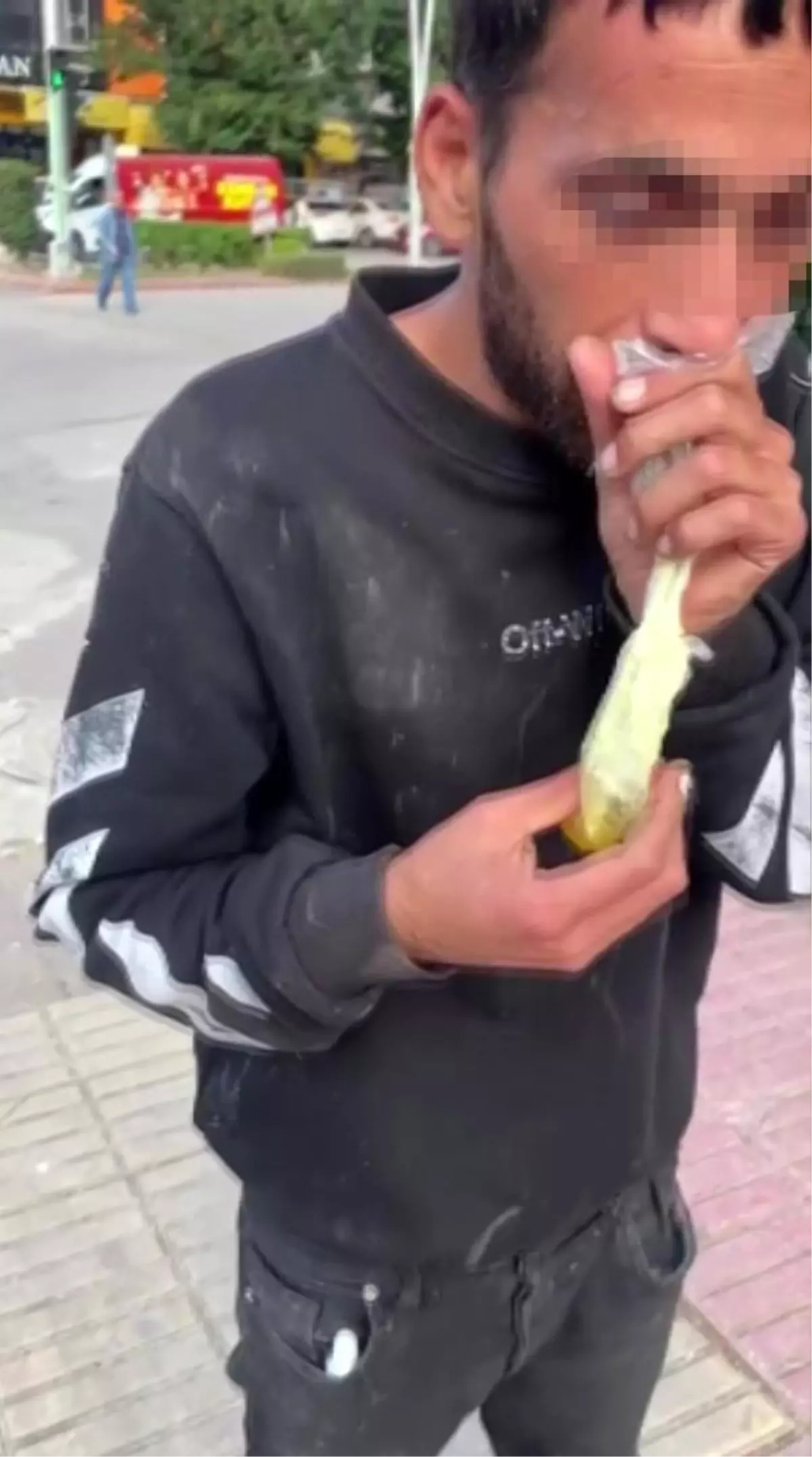 Adana’da Bali Çeken Genç İstyansız Haliyle Gündemde