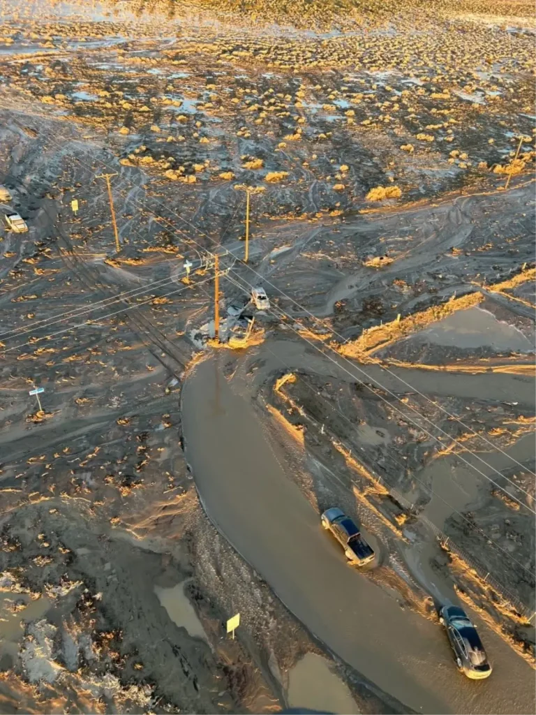 California’da Şiddetli Fırtına ve Sel: 3 Kişi Hayatını Kaybetti, 100 Bin Kişi Elektriksiz Kaldı