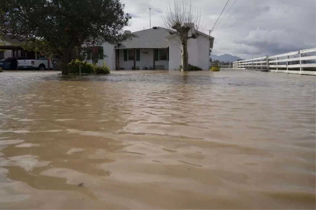 California’da Şiddetli Yağış ve Yüksek Sel Alarmı