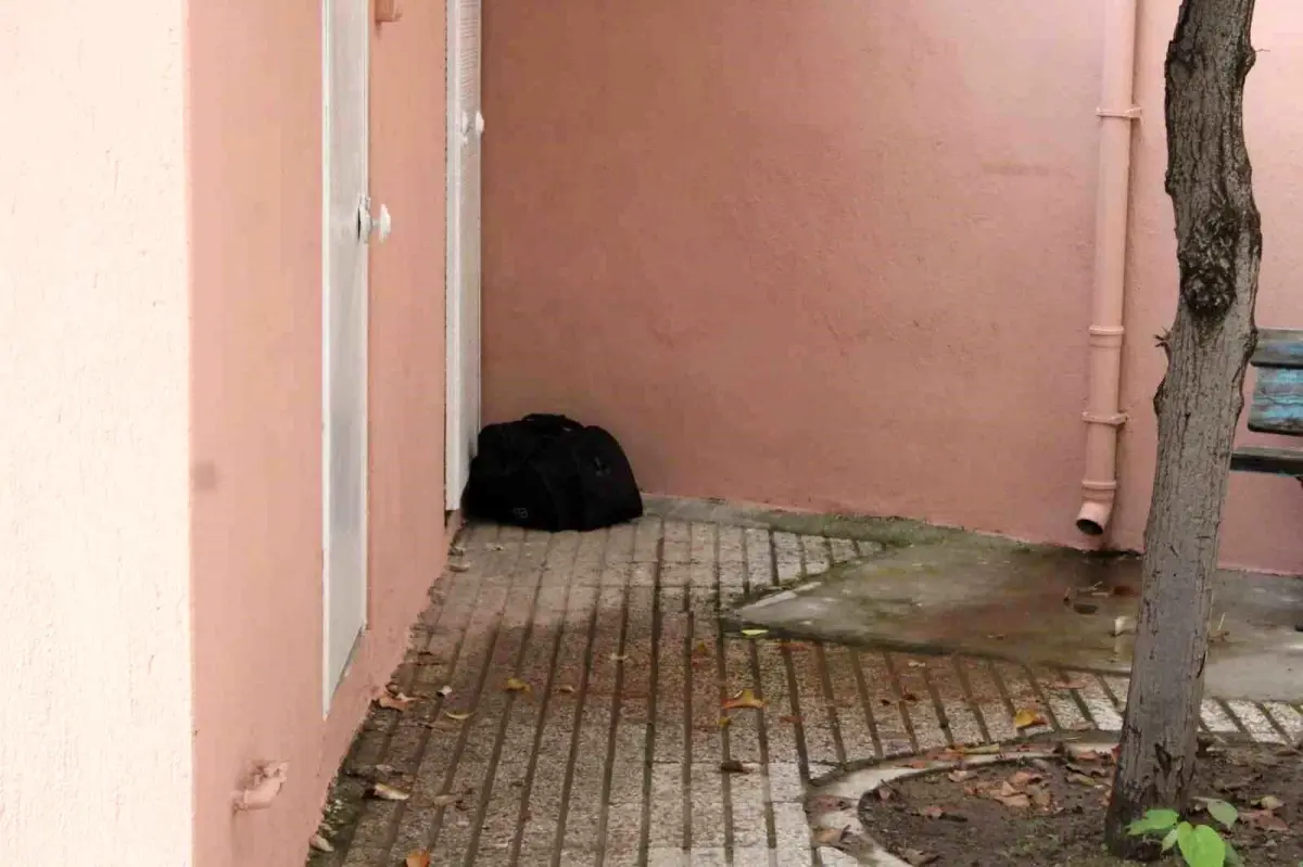 Şüpheli Çanta Camii Avlusunda Bulundu