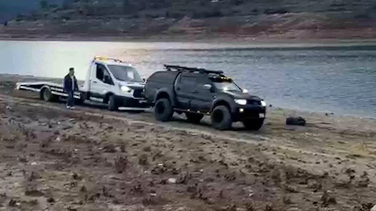 Bolu’da Oto Kurtarma Aracı Çamura Saplandı, Pikapla Kurtarıldı!