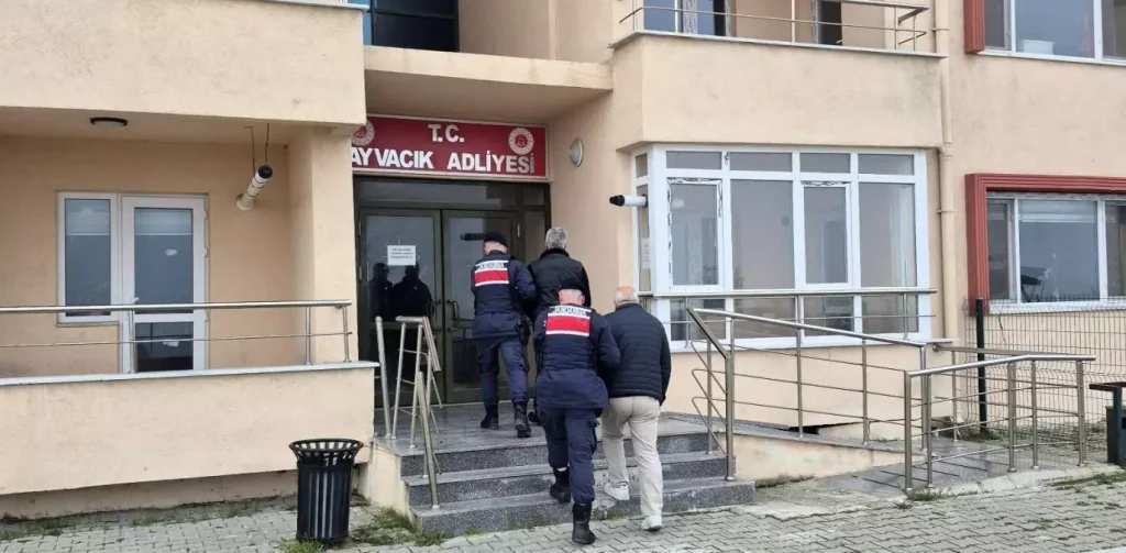 Çanakkale’de Göçmen Kaçakçılığı Operasyonu: 5 Şebeke Üyesi Yakalandı, 46 Göçmen Kurtarıldı