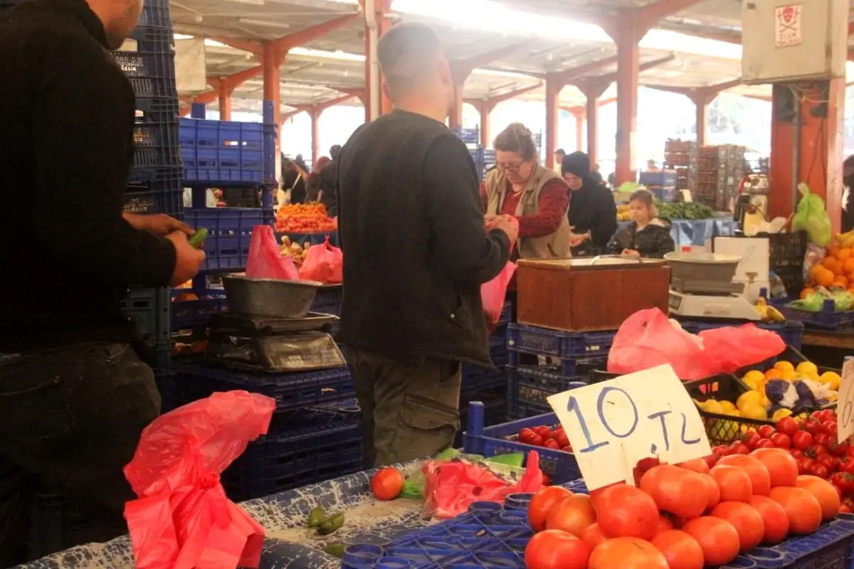 Çanakkale Domatesi Fiyatı 10 TL’ye Düştü