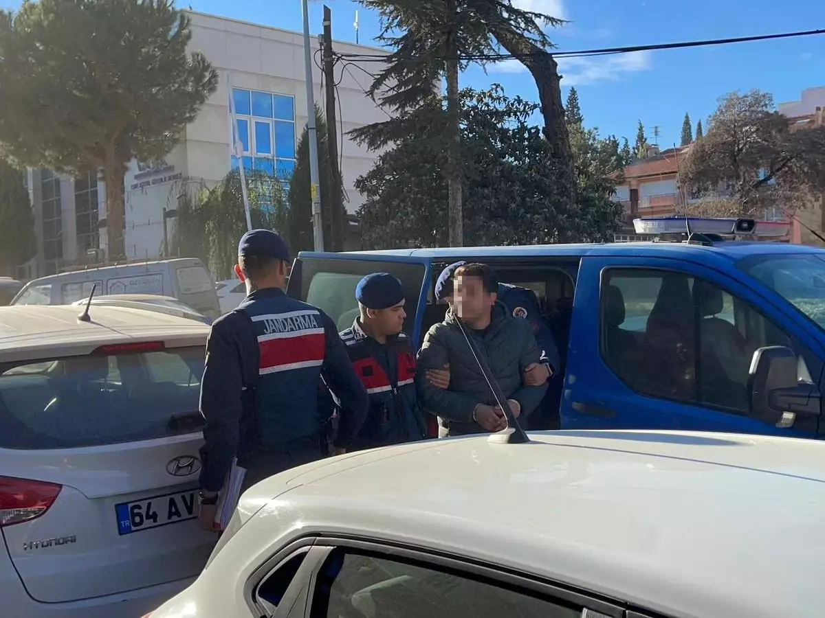 Eşme’de Üç Yayayı Vuran Sürücü Tutuklandı: İki Hayatta Kalan Yok