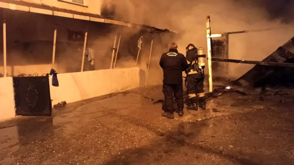 Çaycuma’da kazan dairesinde çıkan yangın eve sıçradı