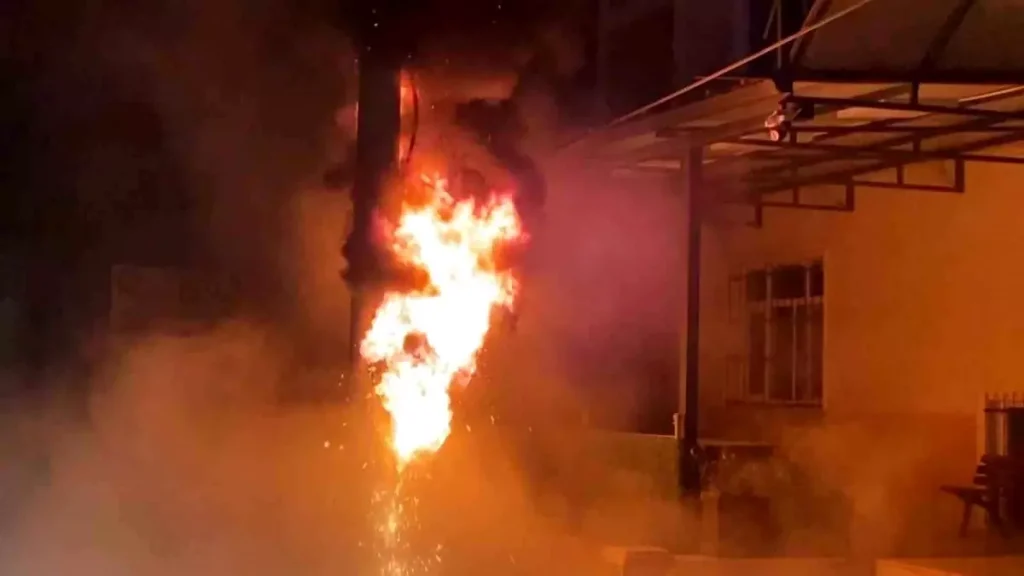 Cemevinde Korku Dolu Anlar: Elektrik Panosu Patladı ve Davetliler Panik İçinde Tahliye Edildi