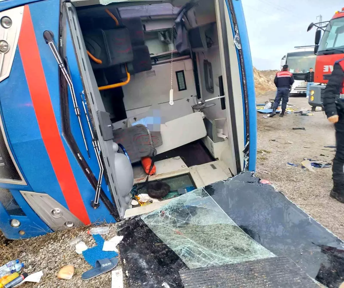 Zara’da Cezaevi Nakil Aracı Devrildi