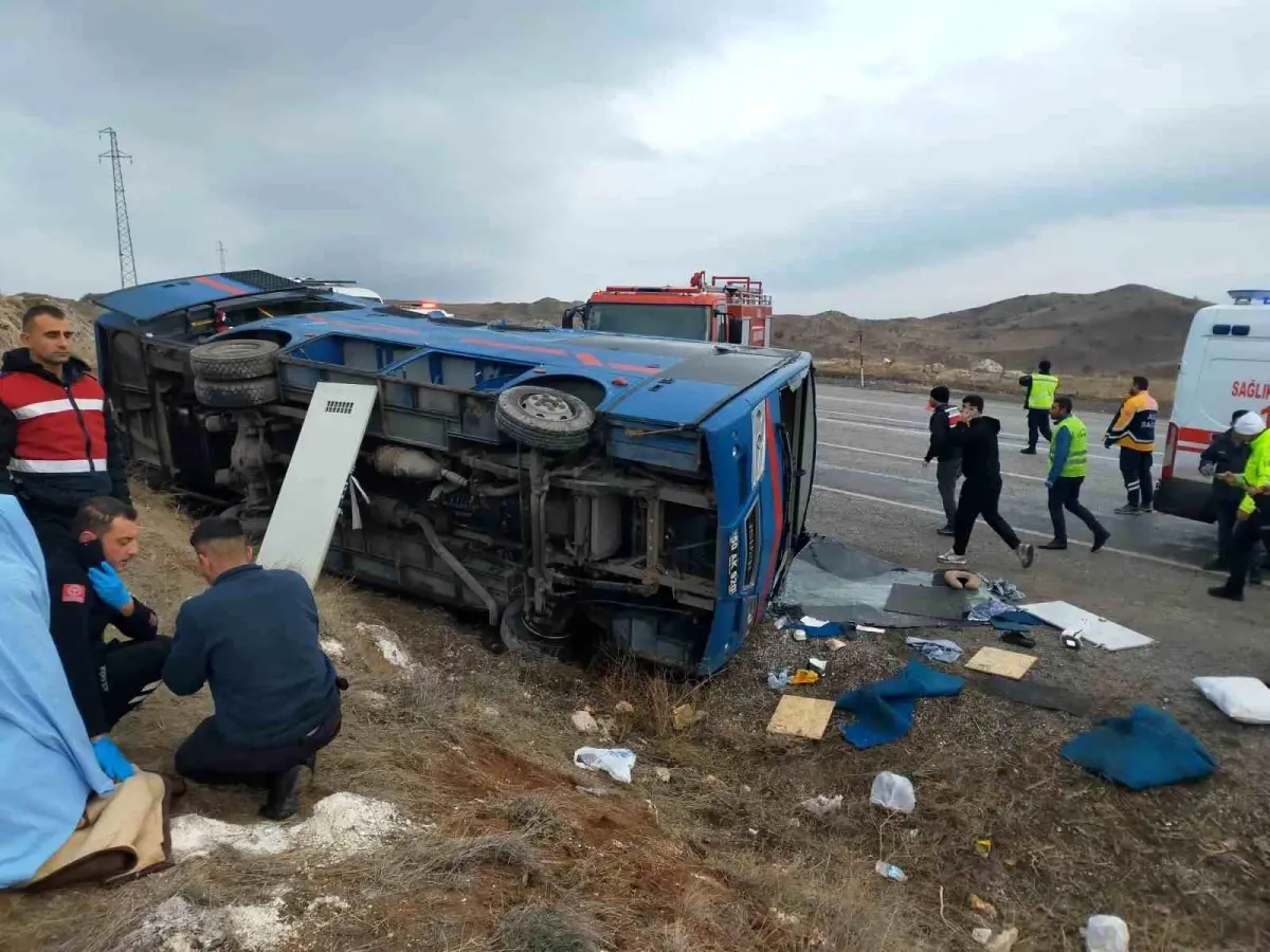 Sivas’ta Cezaevi Nakil Aracı Devrildi: 5 Yaralı!