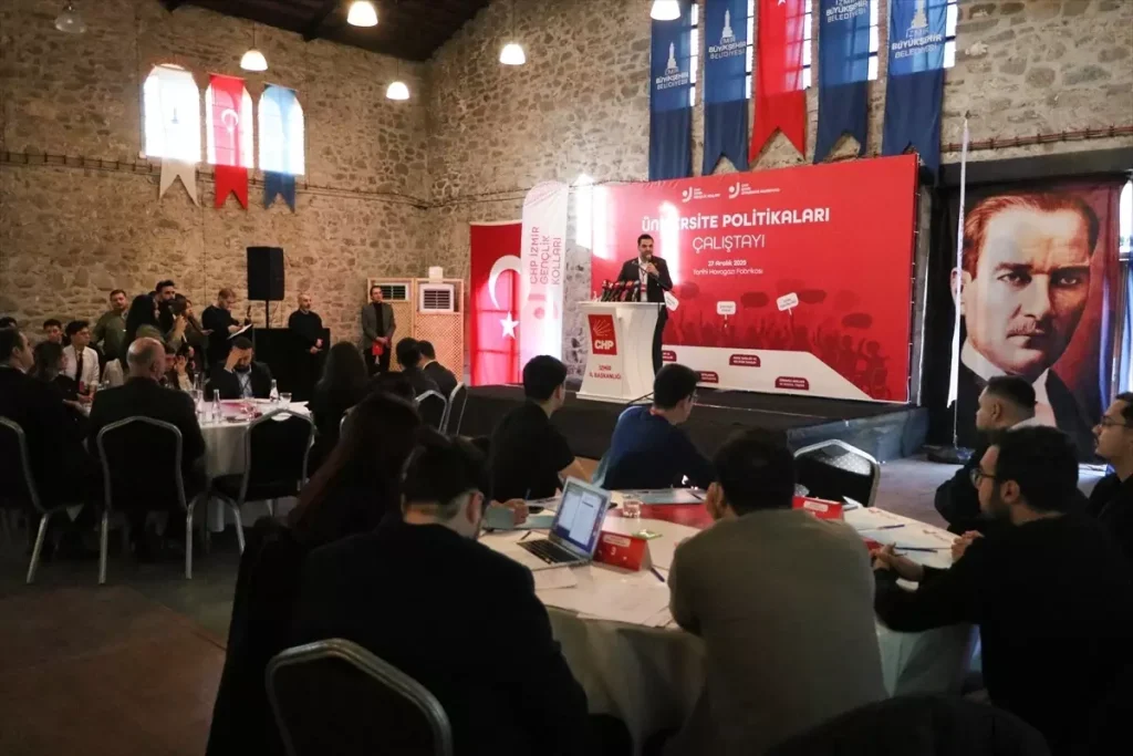 CHP İzmir’de Gençlik Odaklı Üniversite Çalıştayı Coşku Yarattı