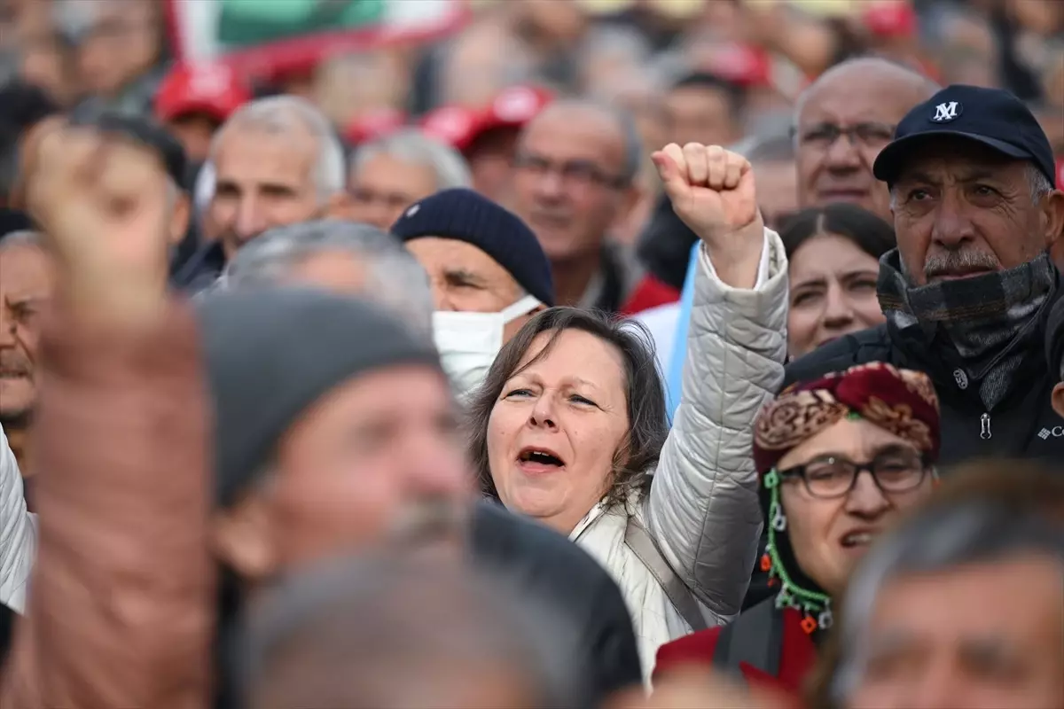 Özgür Özel: Emekliler ve Emekçiler İçin Mücadele Zamanı
