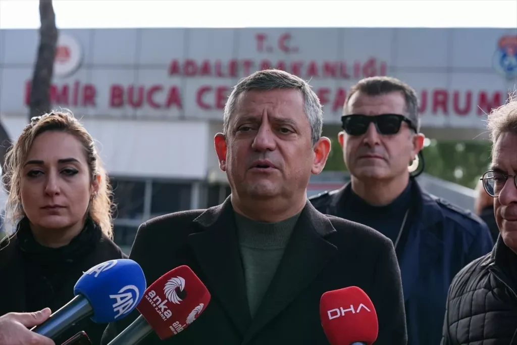 Özgür Özel Cezaevlerindeki Mağdurları Ziyaret Etti ve Tutuksuz Yargılamayı Talep Etti