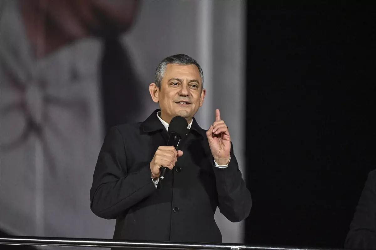 Özgür Özel’den Çarpıcı Açıklama: Emekli Maaşları Asgari Ücrete Eşit Olmalı!