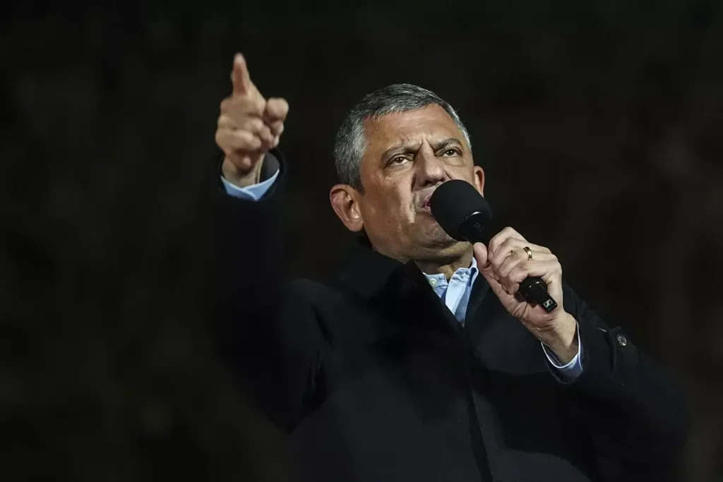 Özgür Özel Kağıthane’de Miting Düzenledi