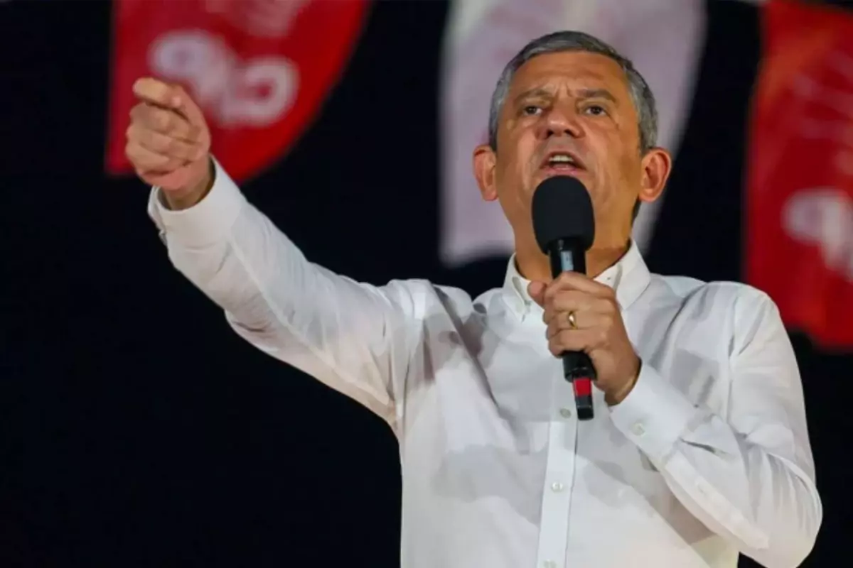 CHP lideri Özgür Özel’den emeklilere “bir asgari ücret ikramiye” vaadi