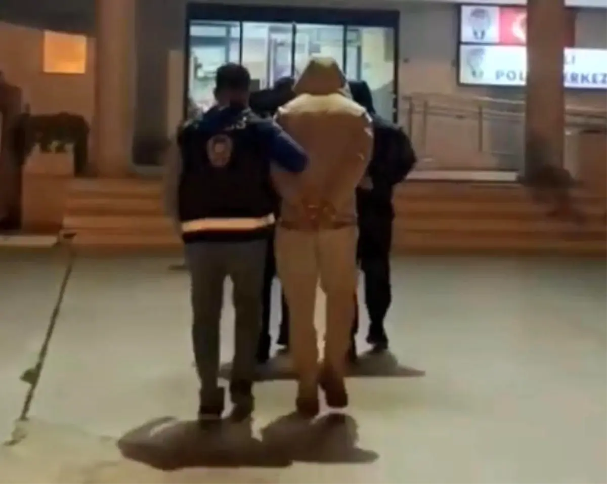 İzmir’de Uyuşturucu Operasyonu: 3 Bin 280 Hap Ele Geçirildi