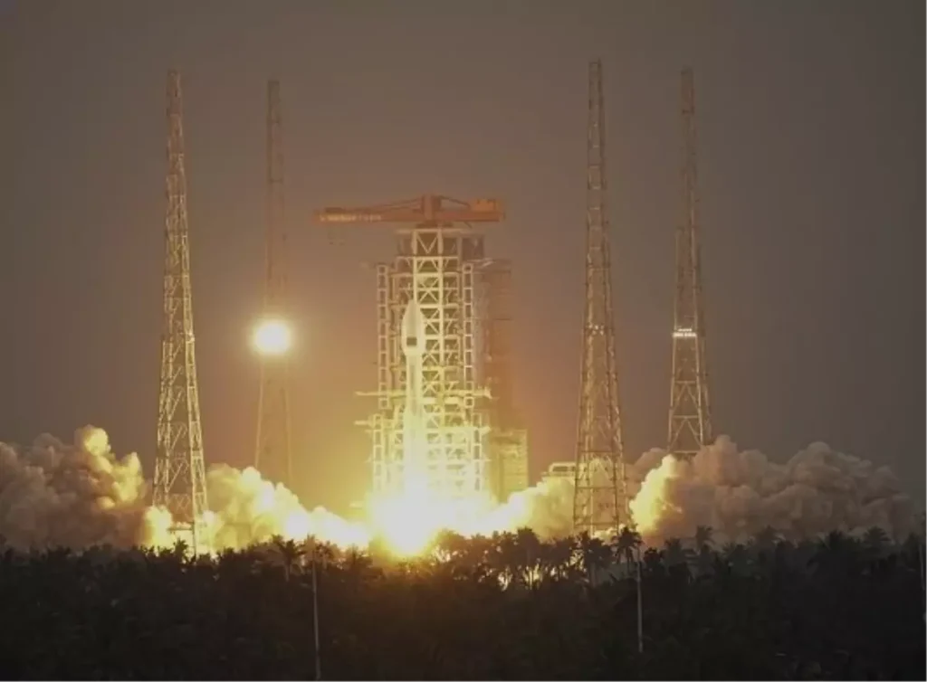 Çin’den Yeni Uydu Fırlatışı: Uzun Yürüyüş-8A ile 17. Grup Alçak Dünya Yörüngeli Uydular Başarıyla Uzaya Gönderildi