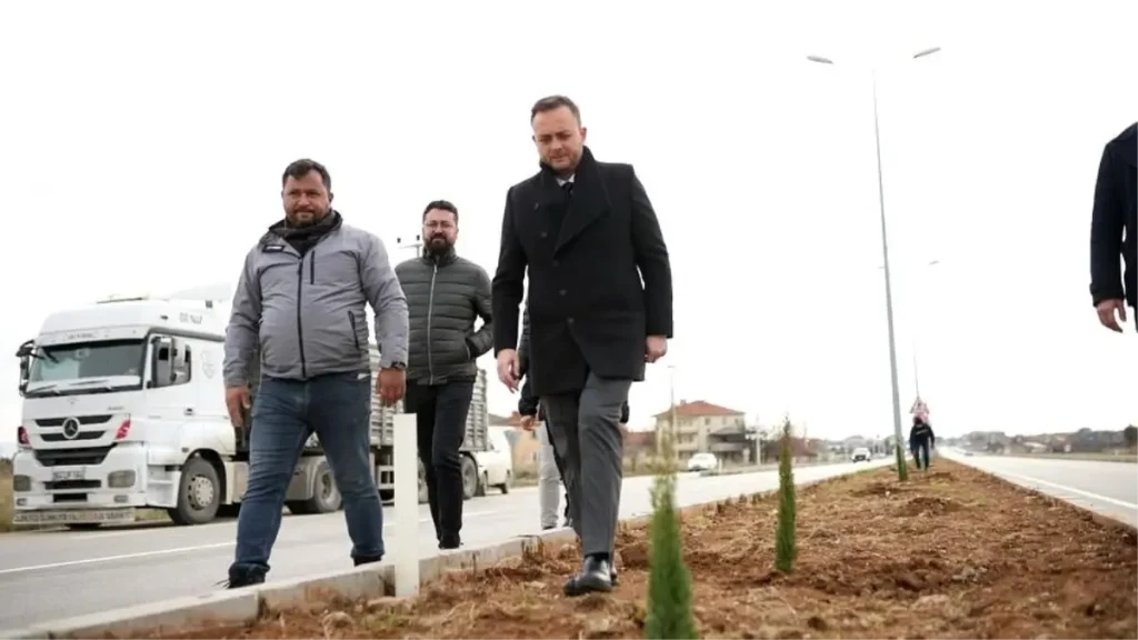 Çivril’de Peyzaj Çalışmaları Devam Ediyor: Yeşil ve Modern Bir Çevre Yolu İçin Hız Kesmeden İlerliyor