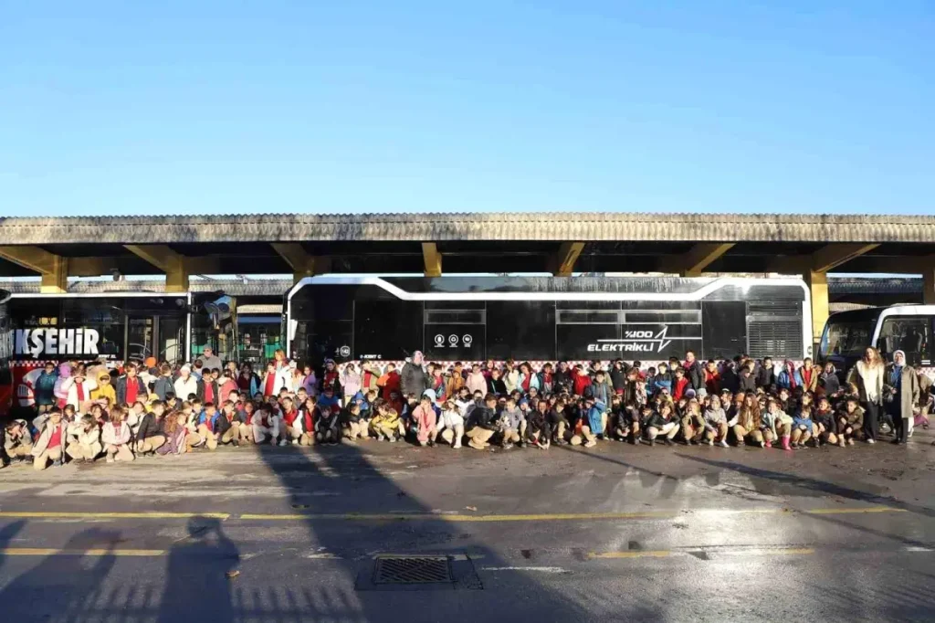 Çocuklardan yerinde toplu taşıma ve ulaşım incelemesi