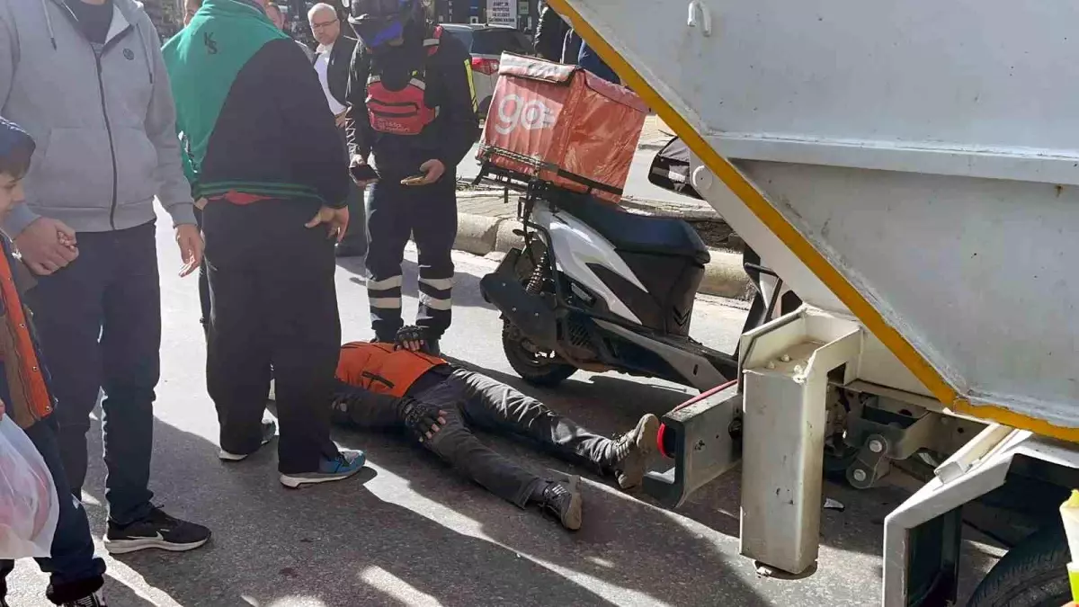Menteşe’de Çöp Kamyonuna Çarpan Motokurye Ağır Yaralandı
