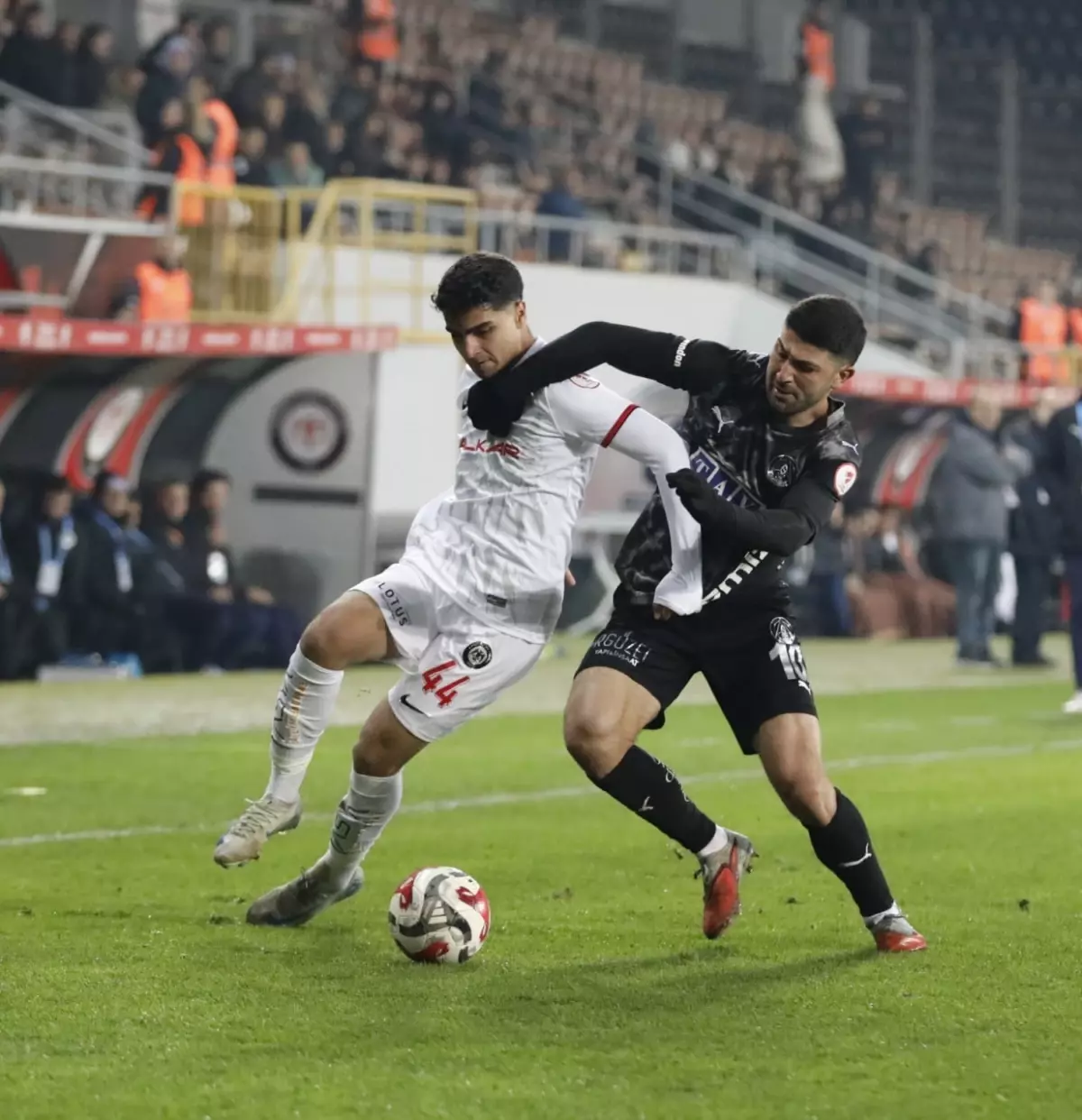 Alanyaspor, Çorum FK’yı 5-0 İkramiyeli Şekilde Mağlup Etti!