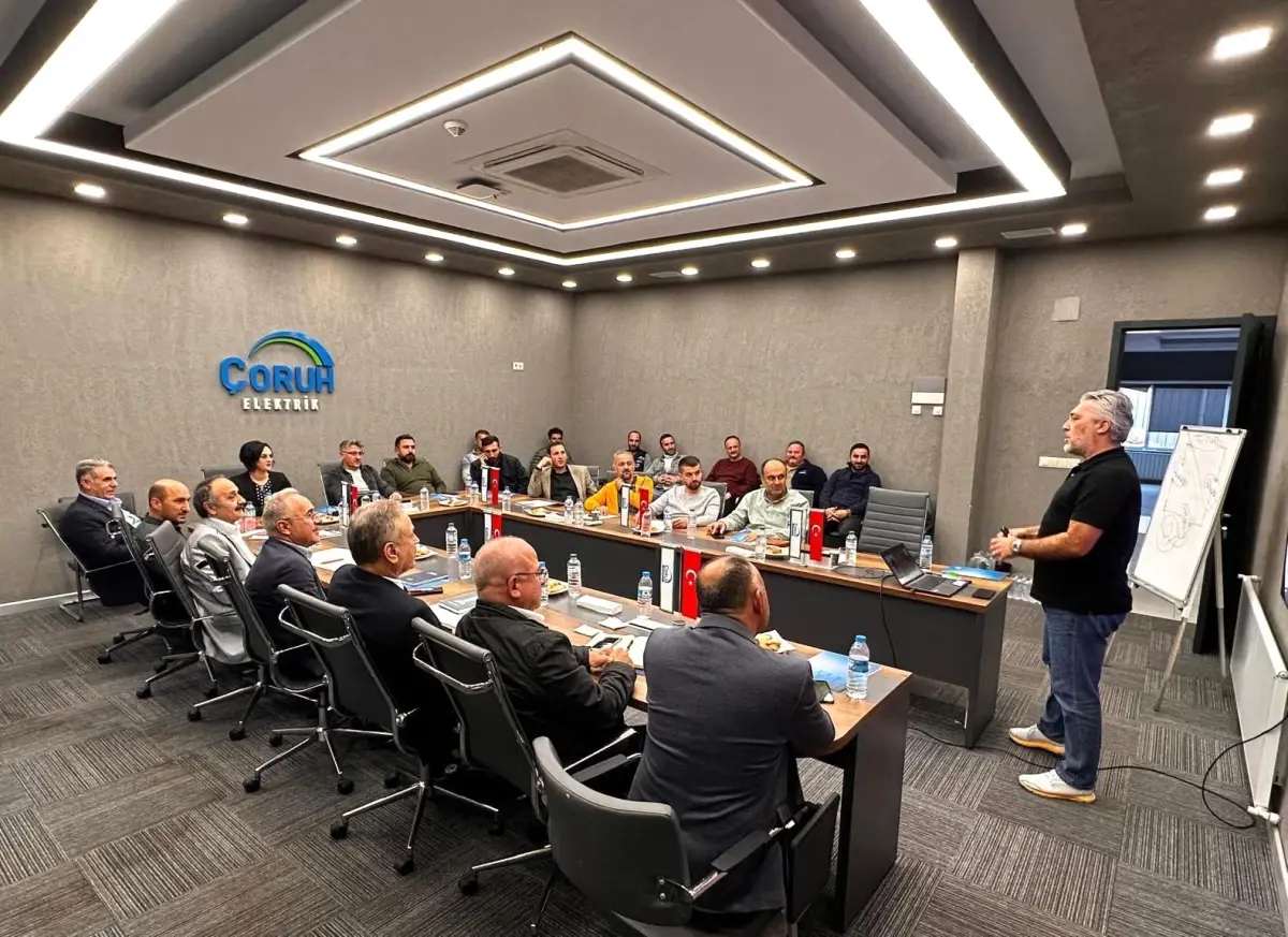 Çoruh EDAŞ’tan İlçe Yöneticilerine Etkili İletişim ve Beden Dili Eğitimi