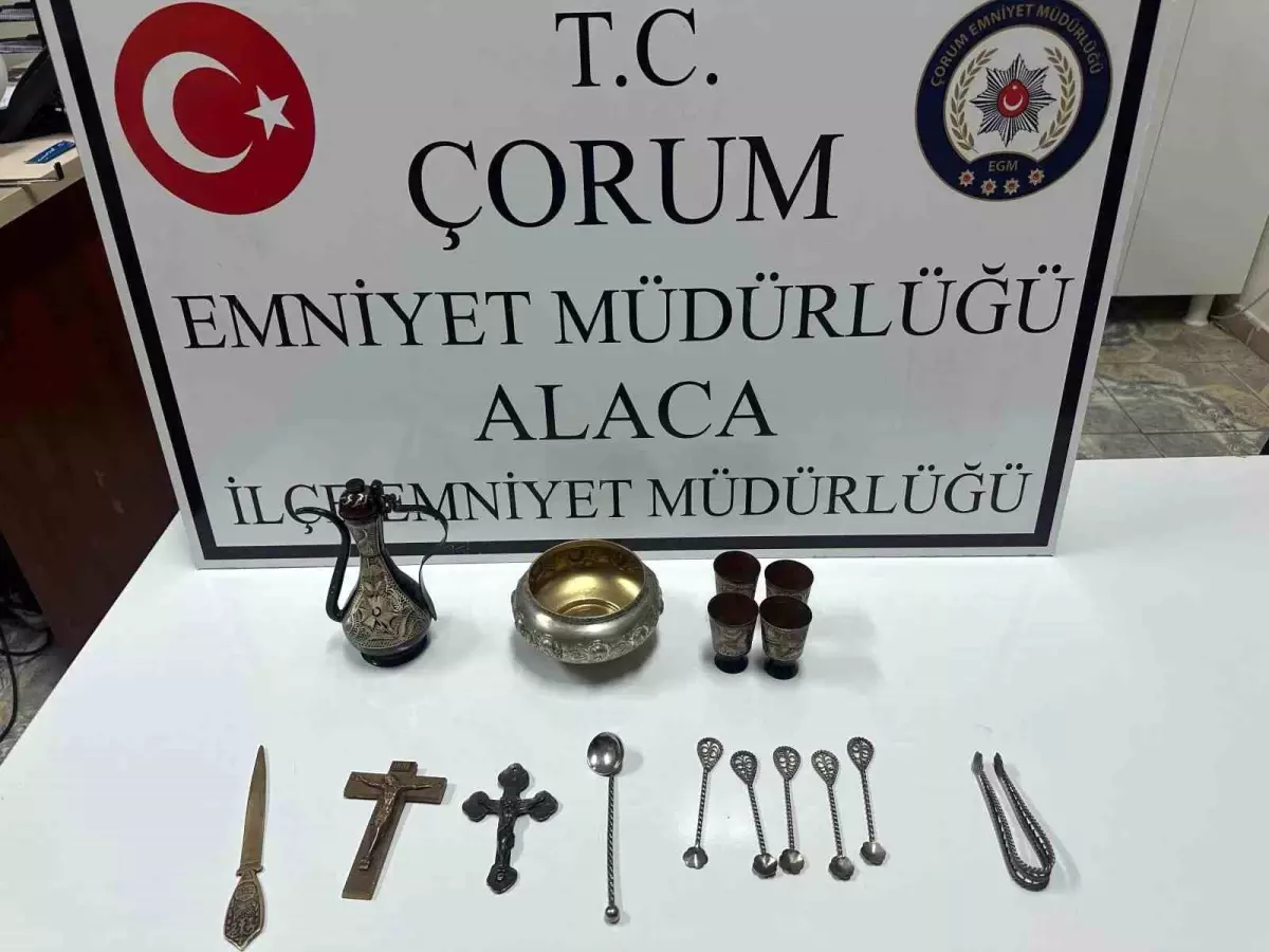 Çorum Alaca’da Tarihi Eser Operasyonu: 2 Haç ve Çok Sayıda Nesne Ele Geçirildi