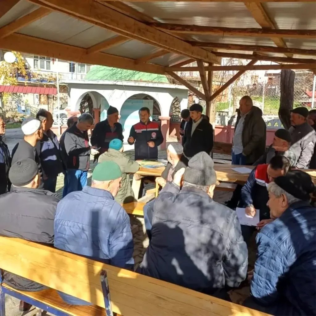 Çiftçilere Eğitim Çalışmaları Devam Ediyor