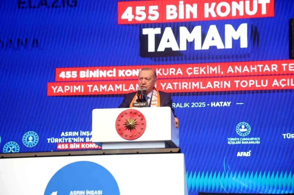 Cumhurbaşkanı Erdoğan: “Devletle milleti karşı karşıya getirmeye çalışanların hiçbirisi yok. Ama biz buradayız”