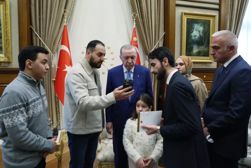 Cumhurbaşkanı Erdoğan, Gazze’de hayatını kaybeden Hind Rajab’ın ailesiyle bir araya geldi