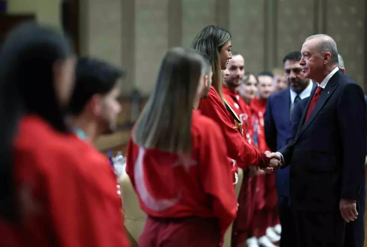 Cumhurbaşkanı Erdoğan: Sporda da Türkiye Yüzyılı Hedeflerimize Ulaşmak İçin Büyük Çaba Harcıyoruz