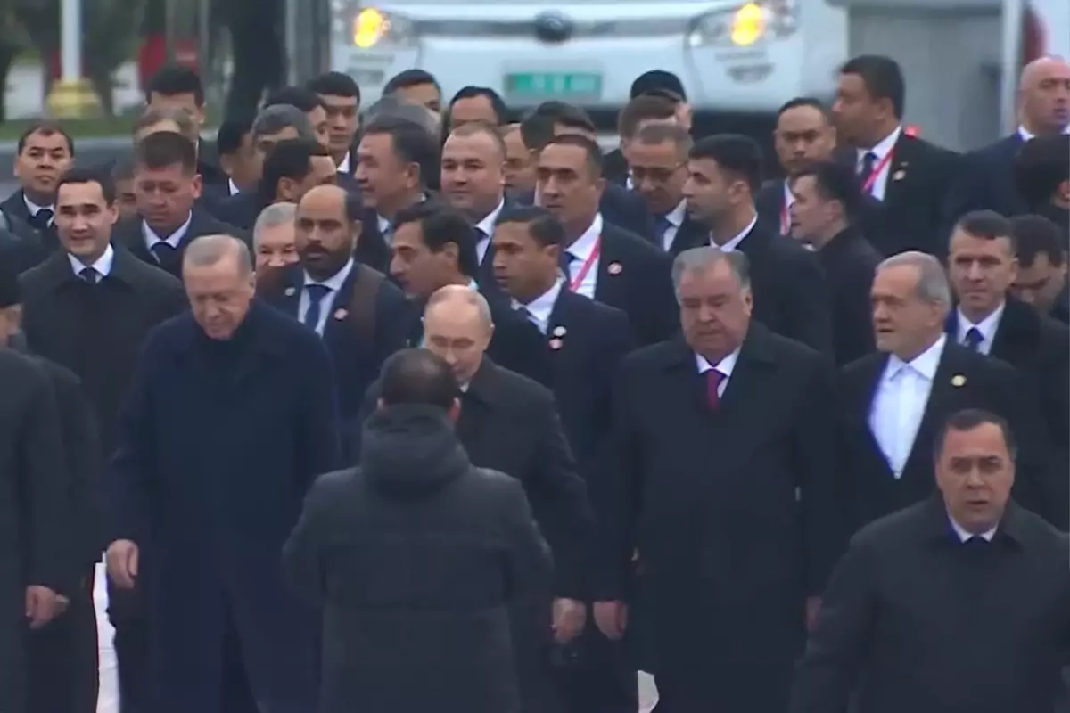 Cumhurbaşkanı Erdoğan Türkmenistan’da: Putin ve Pezeşkiyan Yanında!