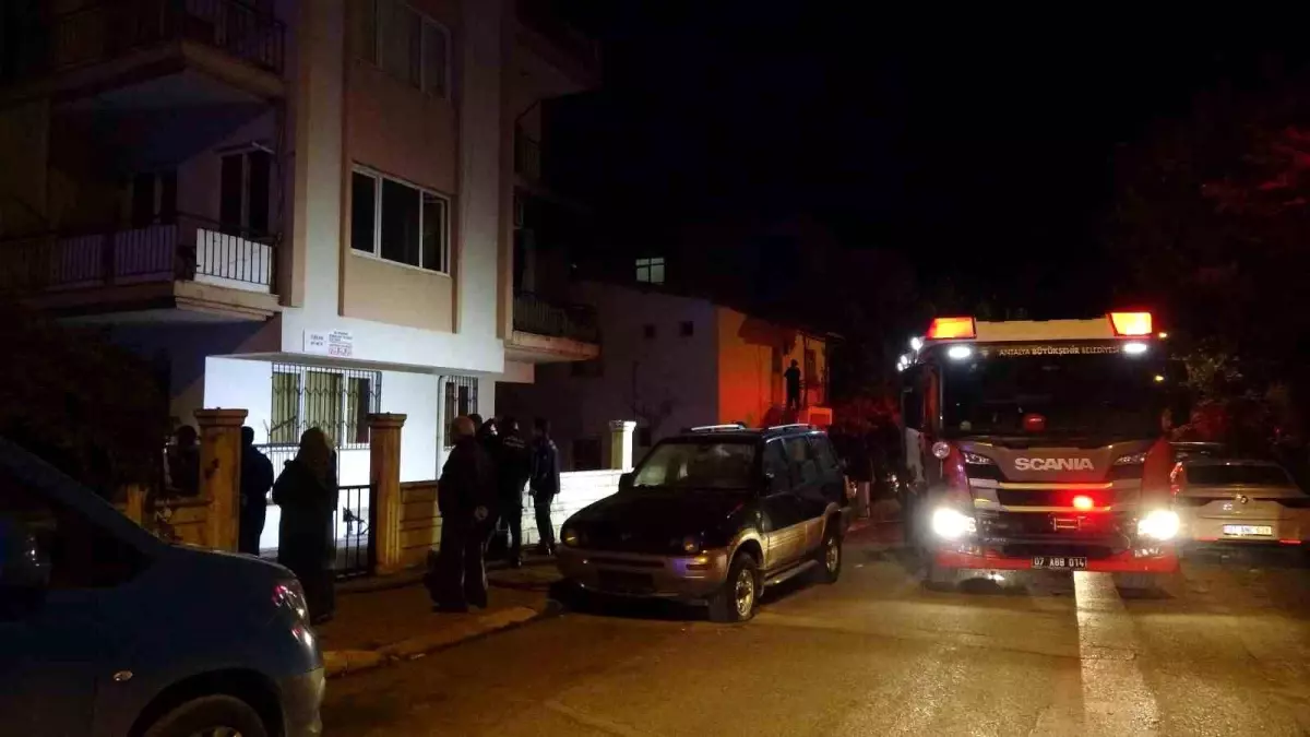 Dairede çıkan yangında 3’ü çocuk 4 kişi dumandan etkilendi